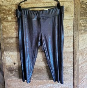 NWT Avenue Plus Size Capri Active Pants